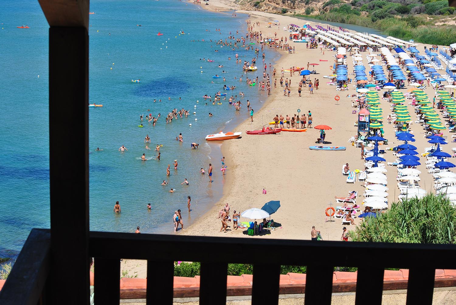 Camera con veranda affacciata sul mare all'Hotel Village Kairos